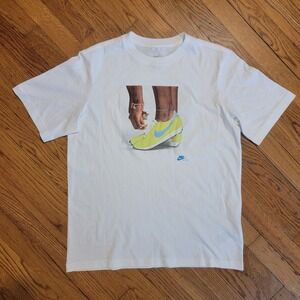 Nike Sportswear Loose Fit LD-1000 Graphic White T-Shirt Women's‎ Size Small